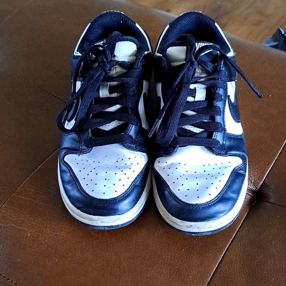 Size 8 Woman's Nike Pandas - Picture 2 of 3